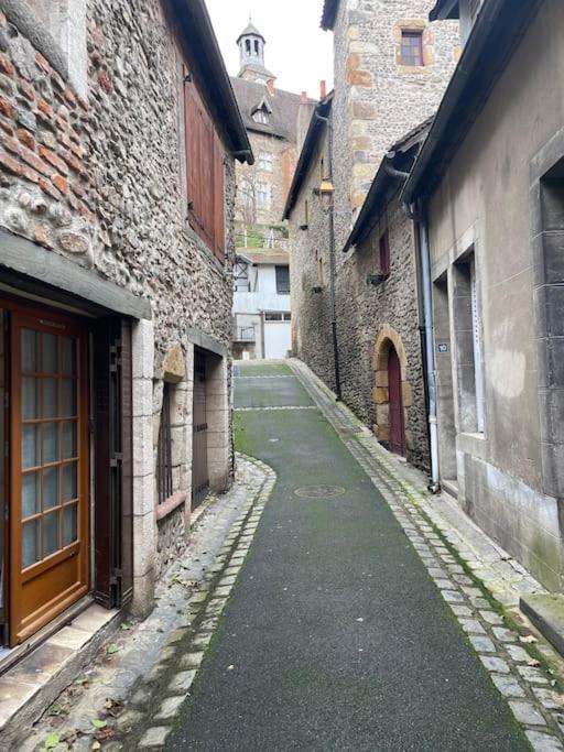 Au Coeur De La Cite Medievale Montluçon Exterior foto